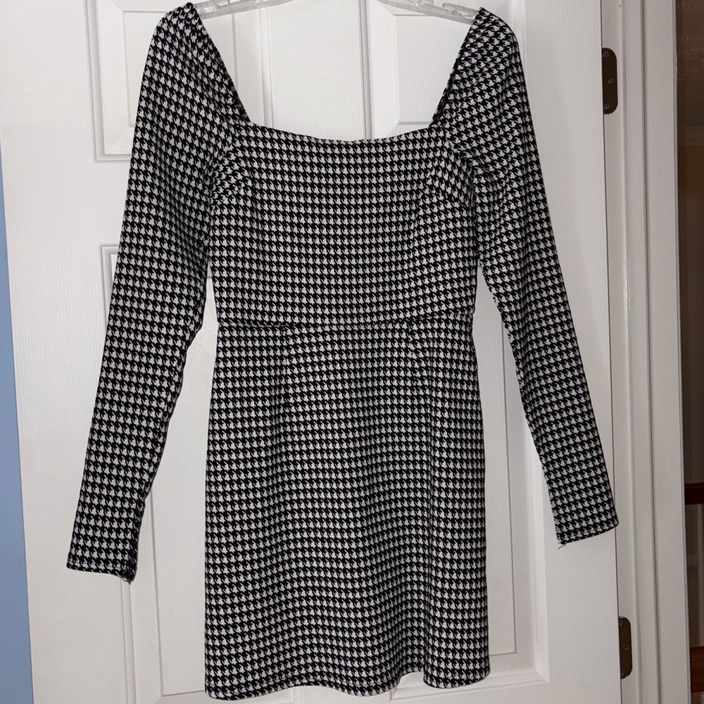 Black and White Houndstooth Long Sleeve Dress